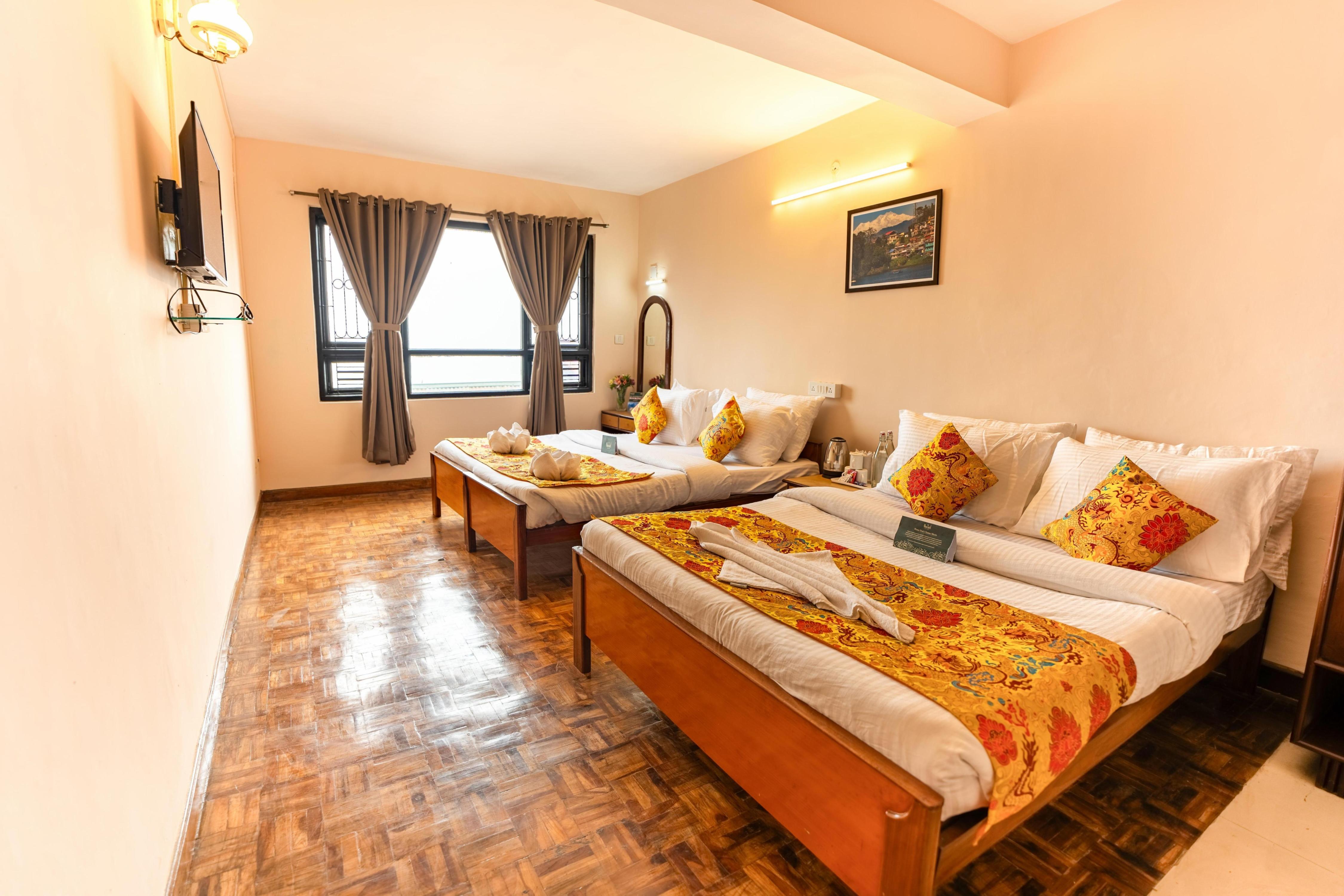 Muscatel Fairmount -100 mts from mall road - Tap to explore photos