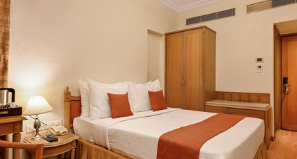 Fariyas Hotel Room Type - Deluxe Sea View