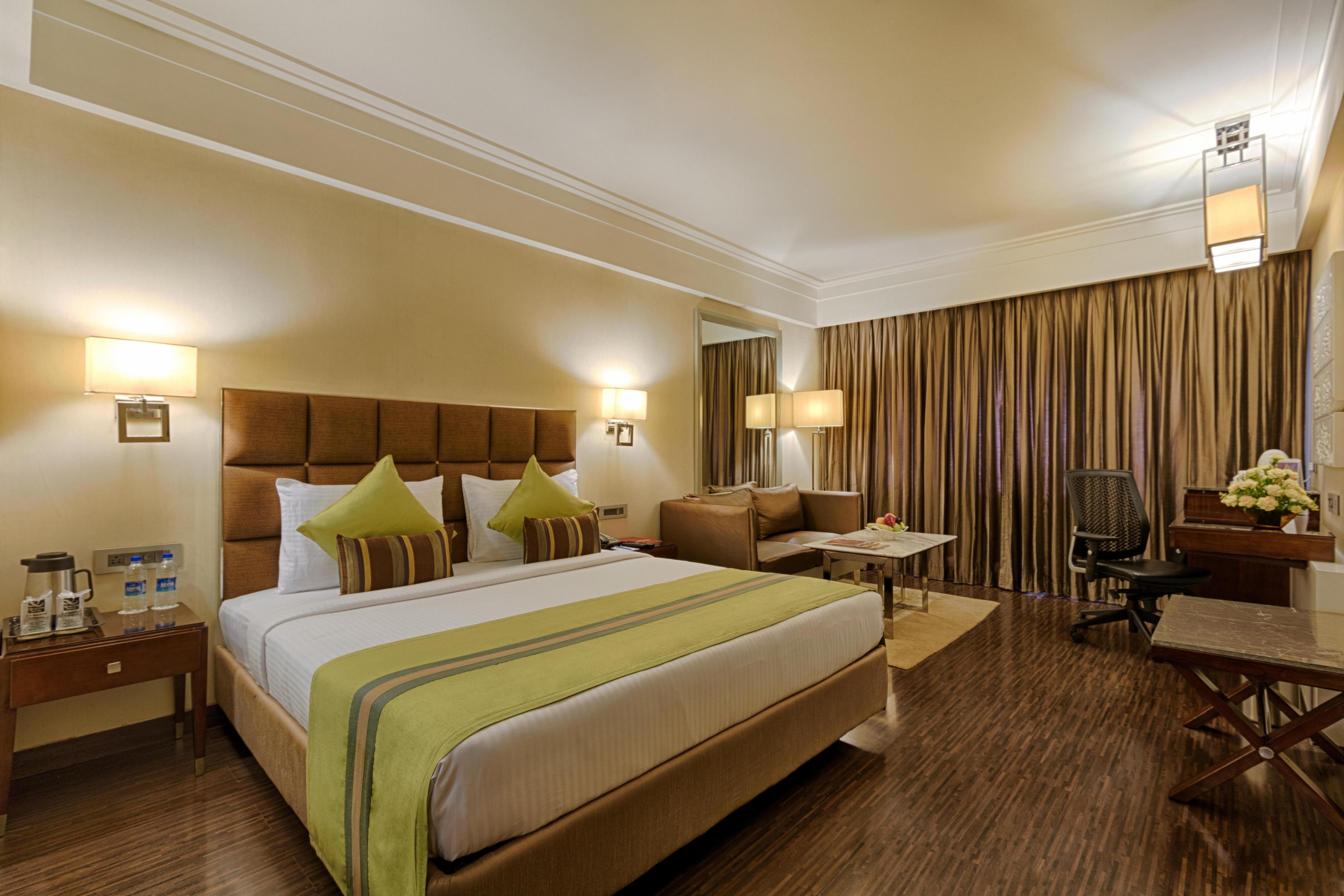 Quality Hotel DV Manor - Tap to explore photos