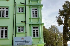Hotel Oakwood