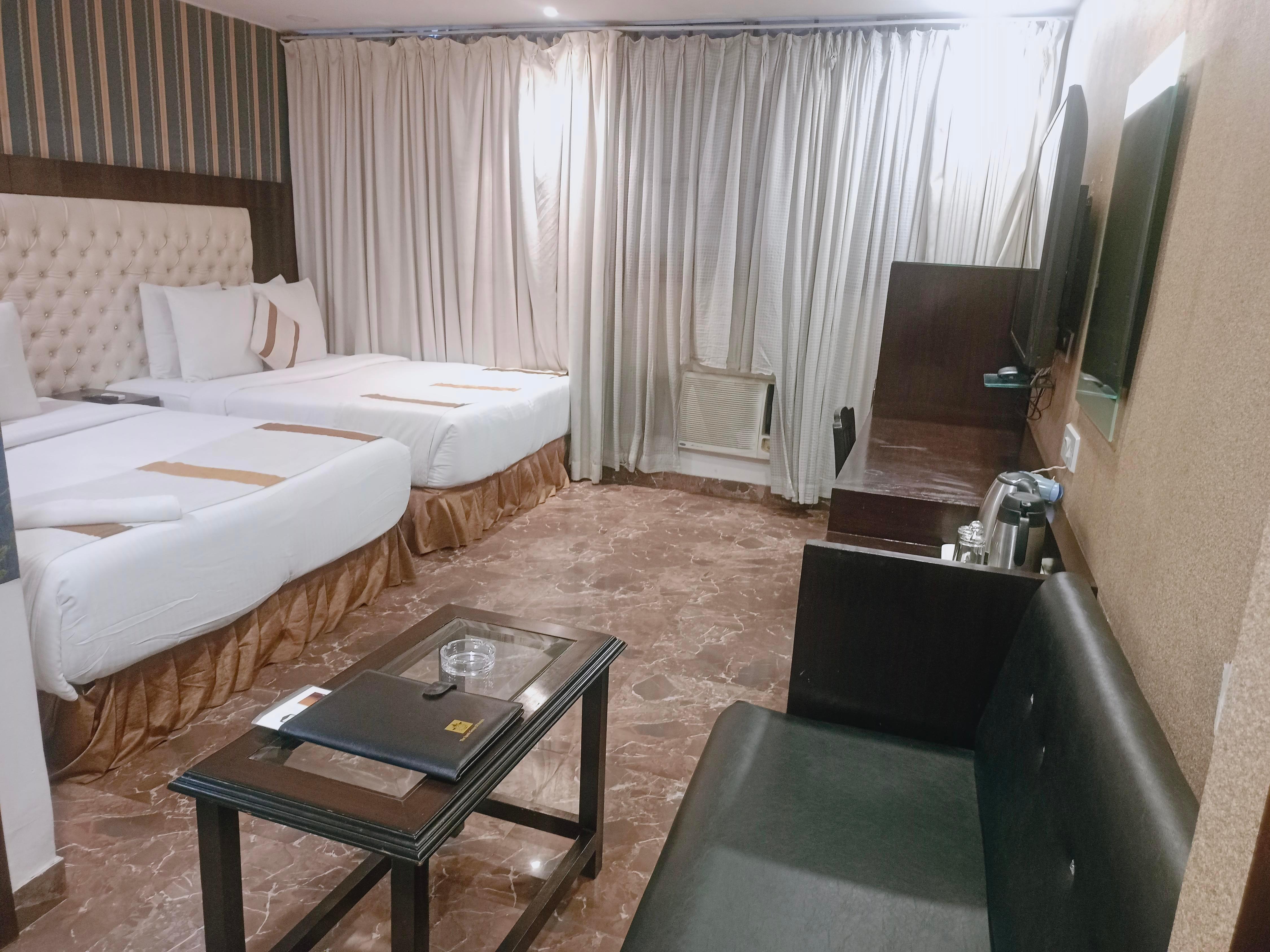 HOTEL VIP INTERCONTINENTAL Room Type - Family Room AC with Free Wifi