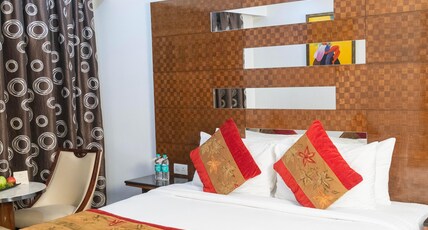 Ramee Guestline Hotel Bangalore Room Type - Suite Room with bathtub