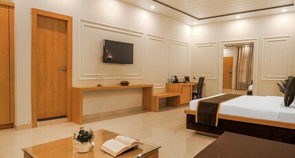 Pax Hotel Spring Solance | Mall Road | Dalhousie Room Type - Family Room with Valley View