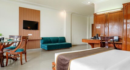 Pax Hotel Spring Solance | Mall Road | Dalhousie Room Type - Luxury Suite Room with Valley View