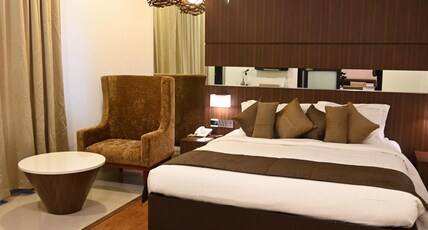 Mercy Luxury Business Hotel Room Type - Deluxe Room AC