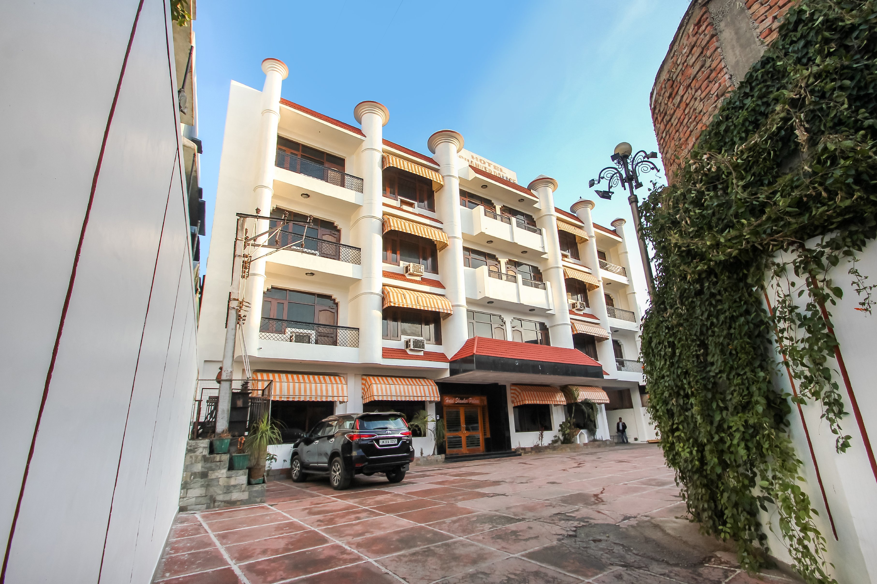 Hotel Shanker Palace - Tap to explore photos