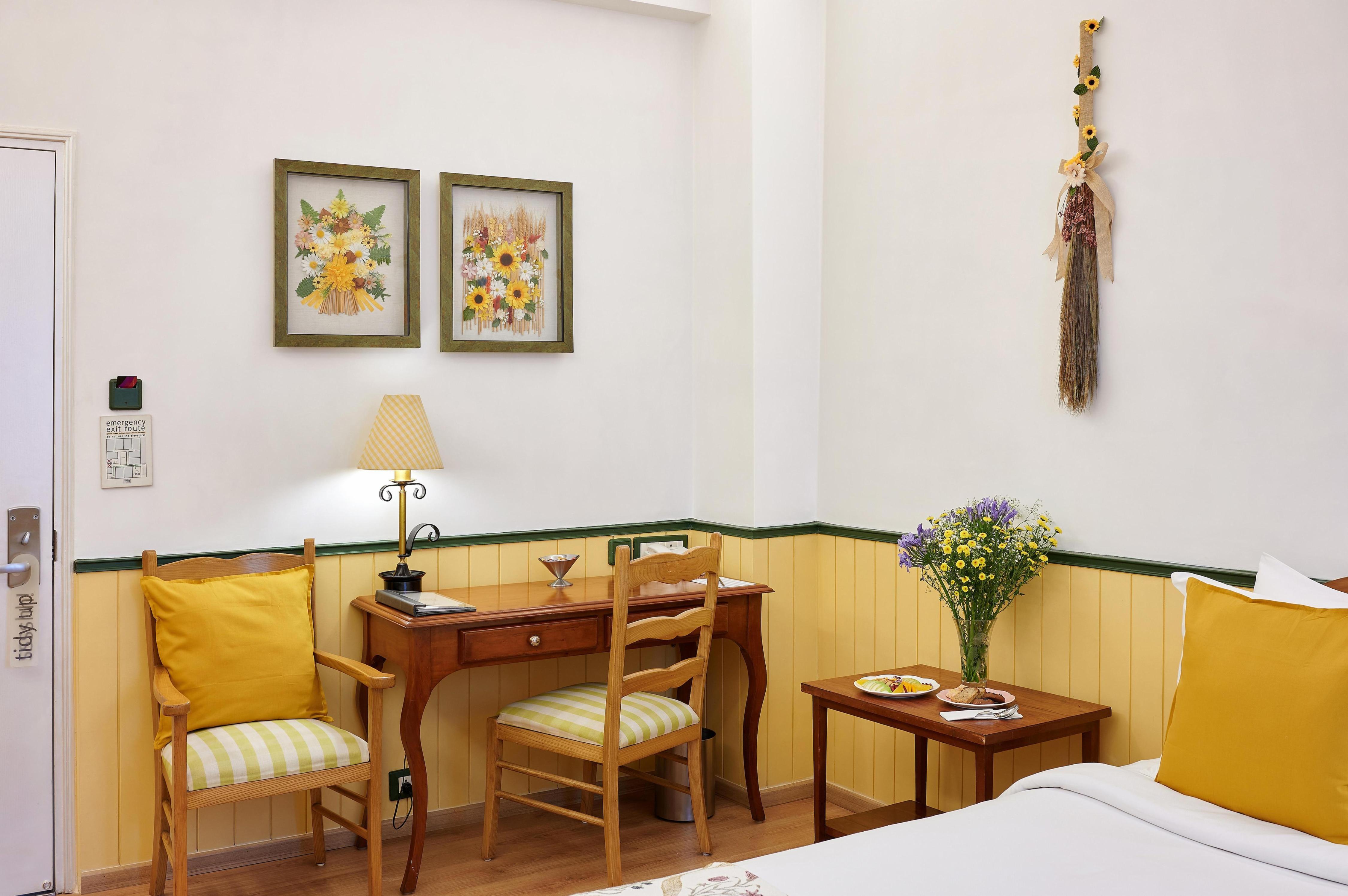 The Gordon House Hotel Near Gateway Of India - Tap to explore photos