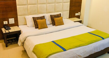 Hotel Shiraz Castle | Free Railway Station Pickup Room Type - Deluxe Room Hotel Shiraz Castle | Free Railway Station Pickup Room Type - Deluxe Room