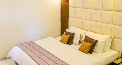 Hotel Shiraz Castle | Free Railway Station Pickup Room Type - Studio Room Hotel Shiraz Castle | Free Railway Station Pickup Room Type - Studio Room