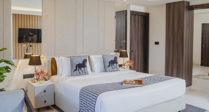 Pink Pearl Hotel By Chokhi Dhani Room Type - Plush Suite with Park View King Bed Pink Pearl Hotel By Chokhi Dhani Room Type - Plush Suite with Park View King Bed