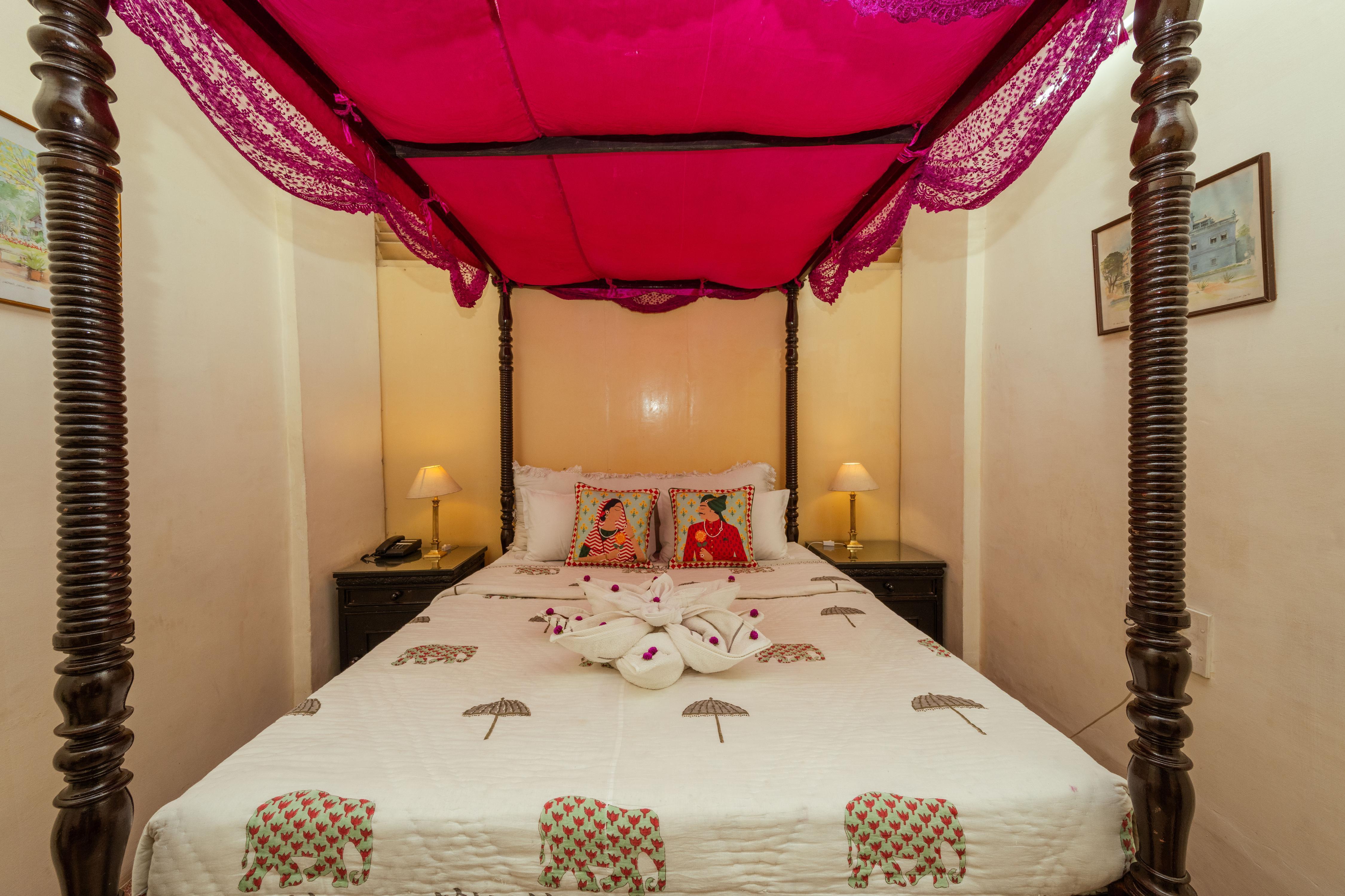 The Green Hotel - Tap to explore photos