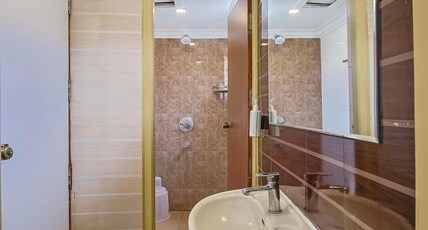 Hotel Maurya Palace Room Type - Deluxe Room with Air Conditioning Hotel Maurya Palace Room Type - Deluxe Room with Air Conditioning