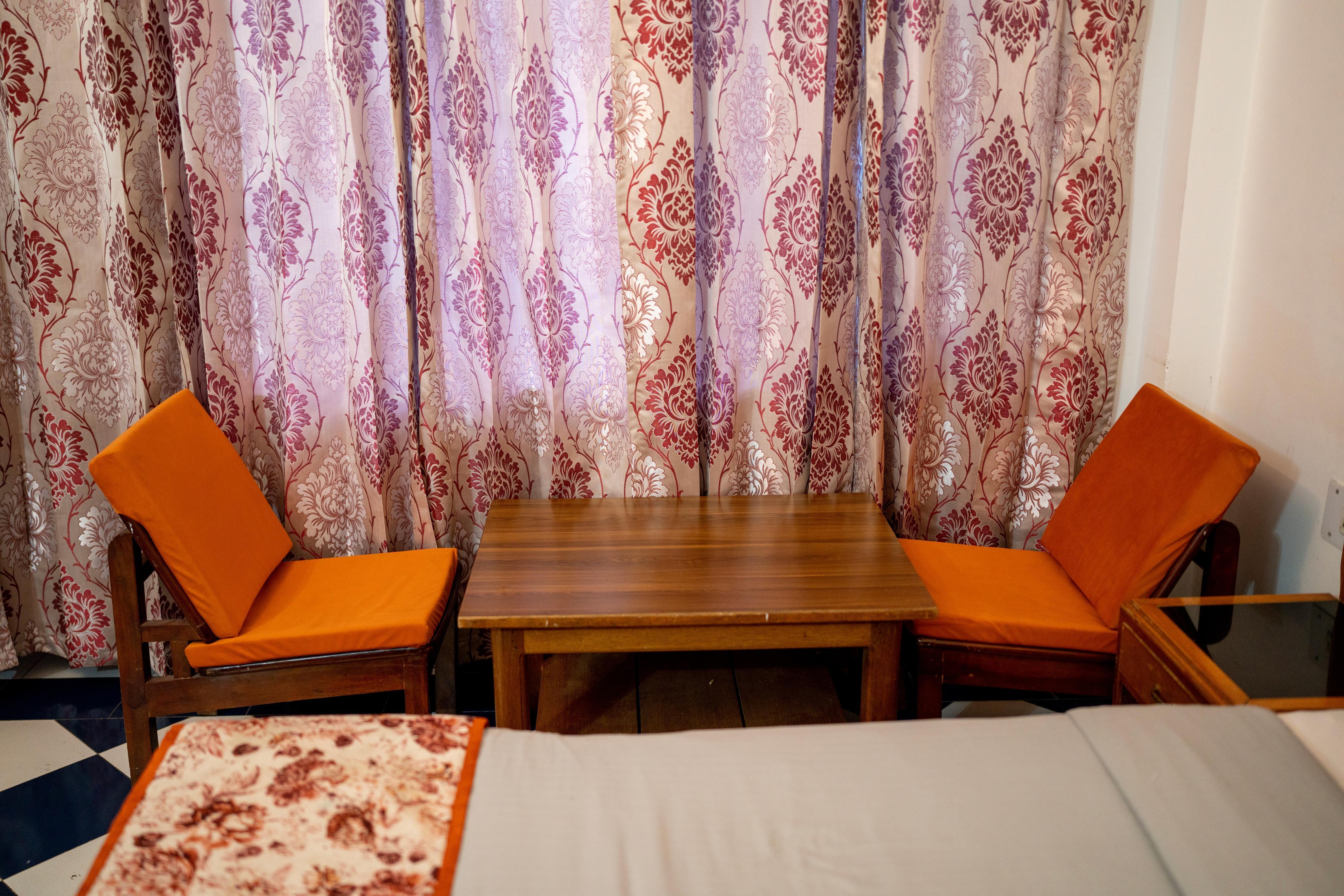 Hotel Hemkunth - Tap to explore photos