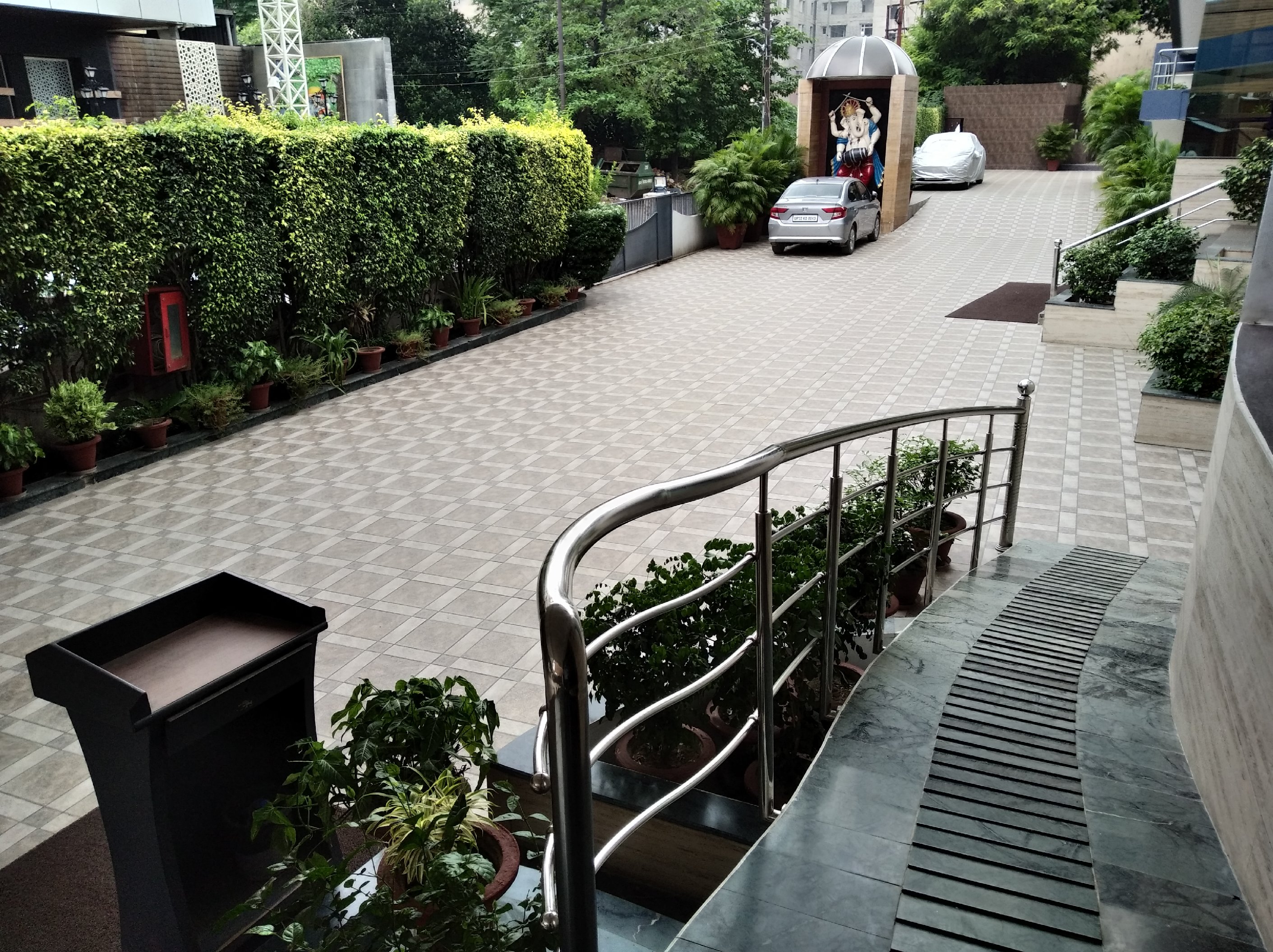 Comfort Inn Lucknow - Tap to explore photos
