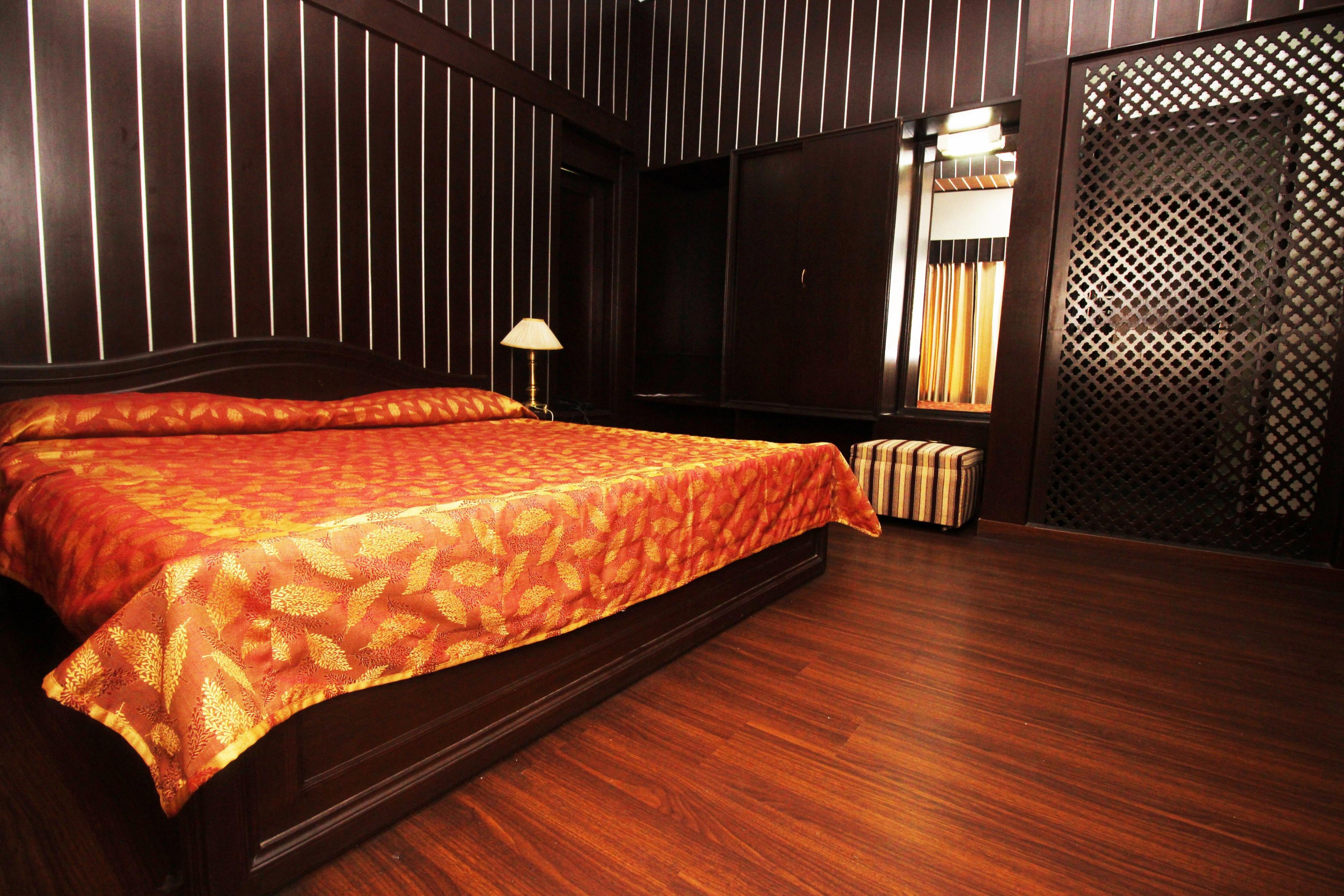 Hotel Shiwalik, Parwanoo (HPTDC) Room Type - Shivalik Suite A/C  (DBR)