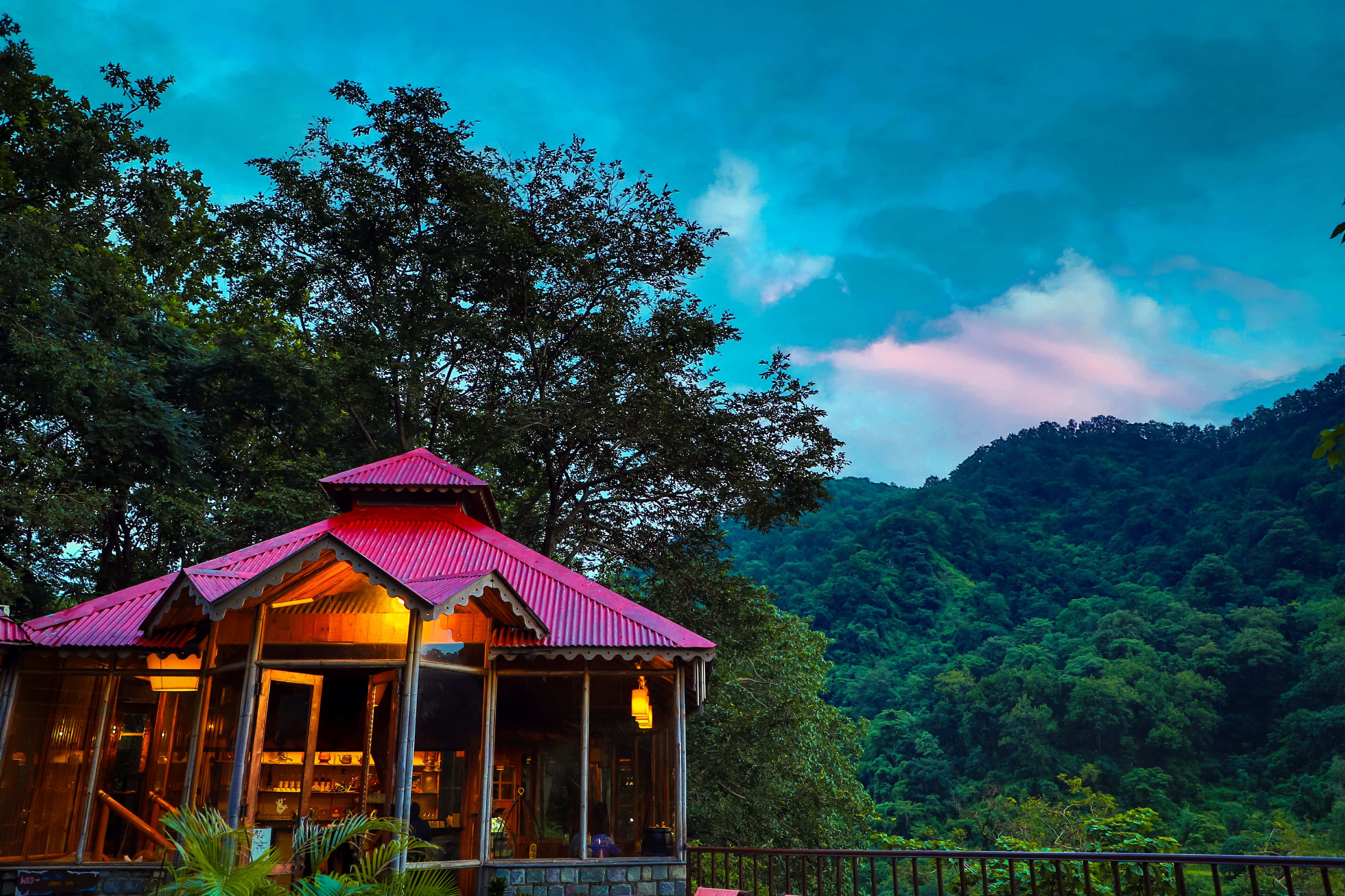 Corbett The Den Riverview Resort & Pet Friendly