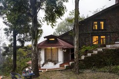 Rosastays Jeolikote - Heritage Villa