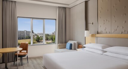 Surat Marriott Hotel Room Type - Deluxe Guest Room, 1 King, City View