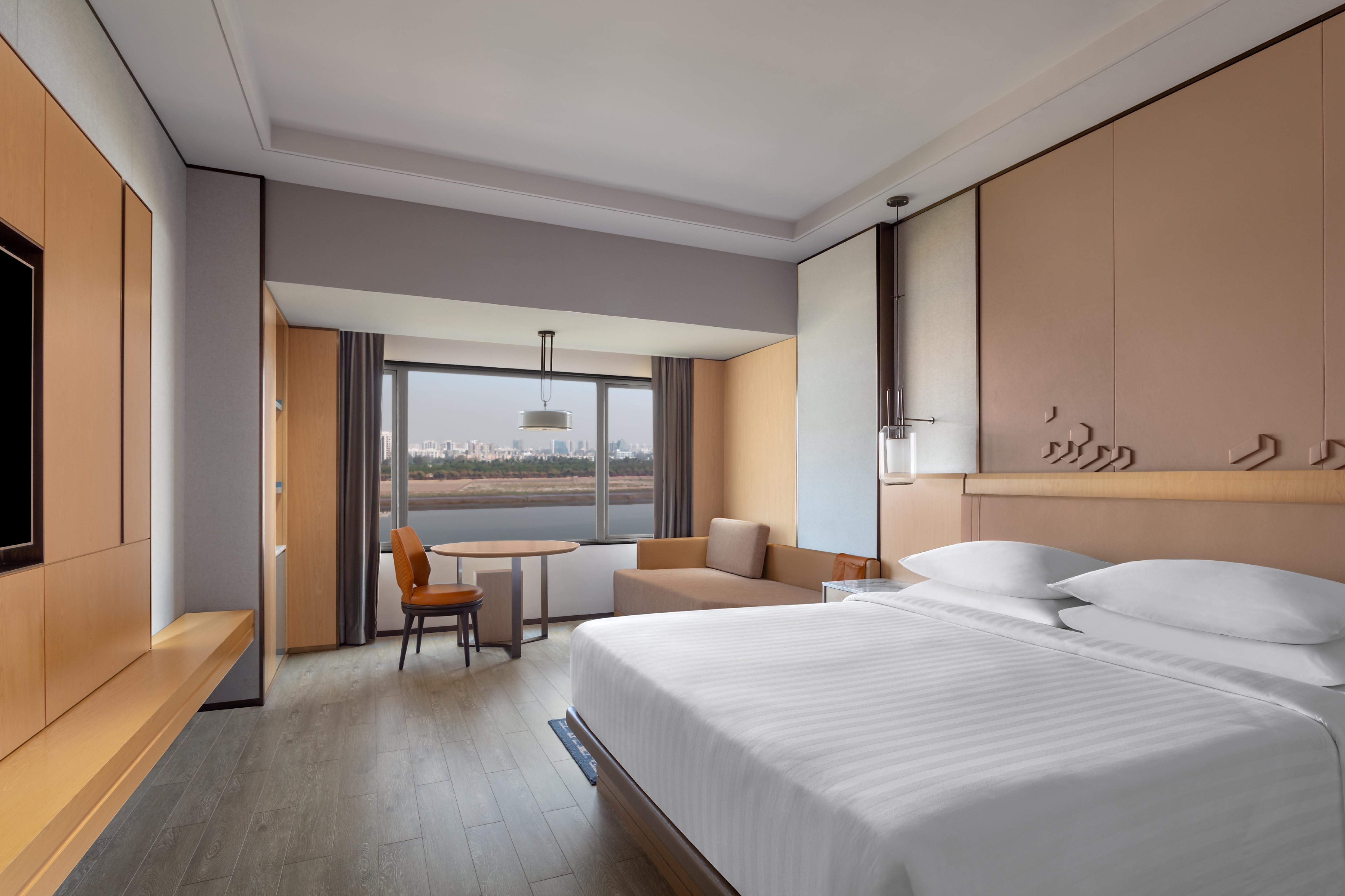 Surat Marriott Hotel Room Type - Premium Guest Room, 1 King, River View