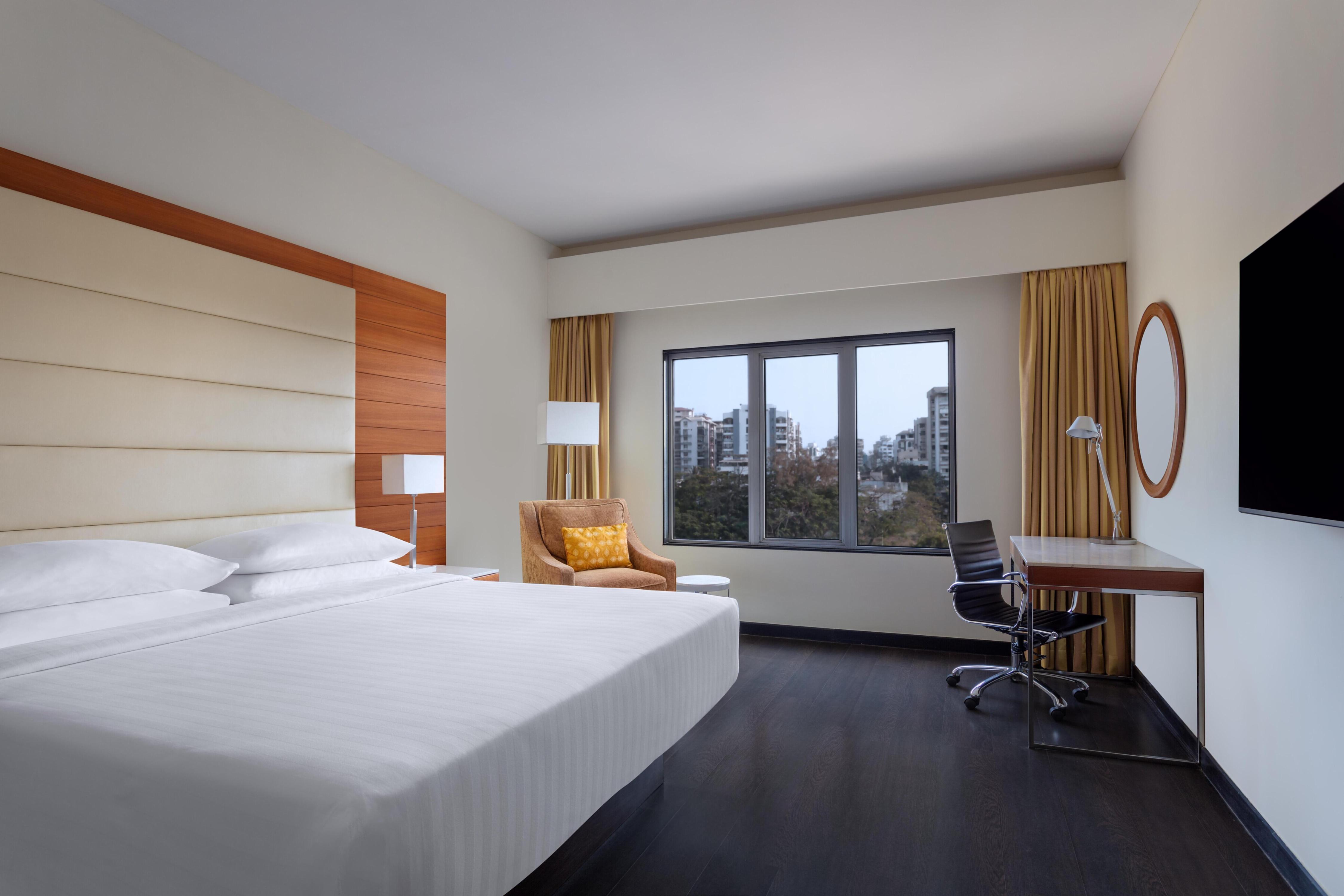 Surat Marriott Hotel Room Type - Deluxe Guest Room, 1 King, City View