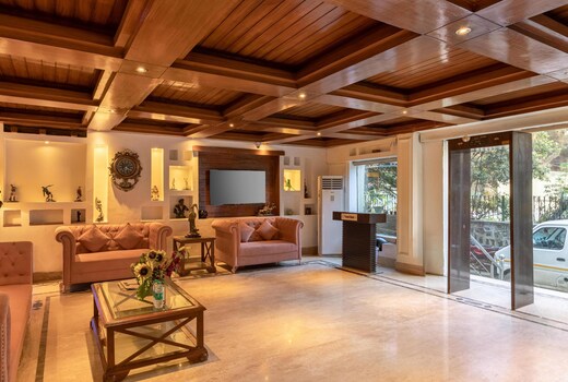 Hotel Emperor Palms by Alaya Stays, karol bagh