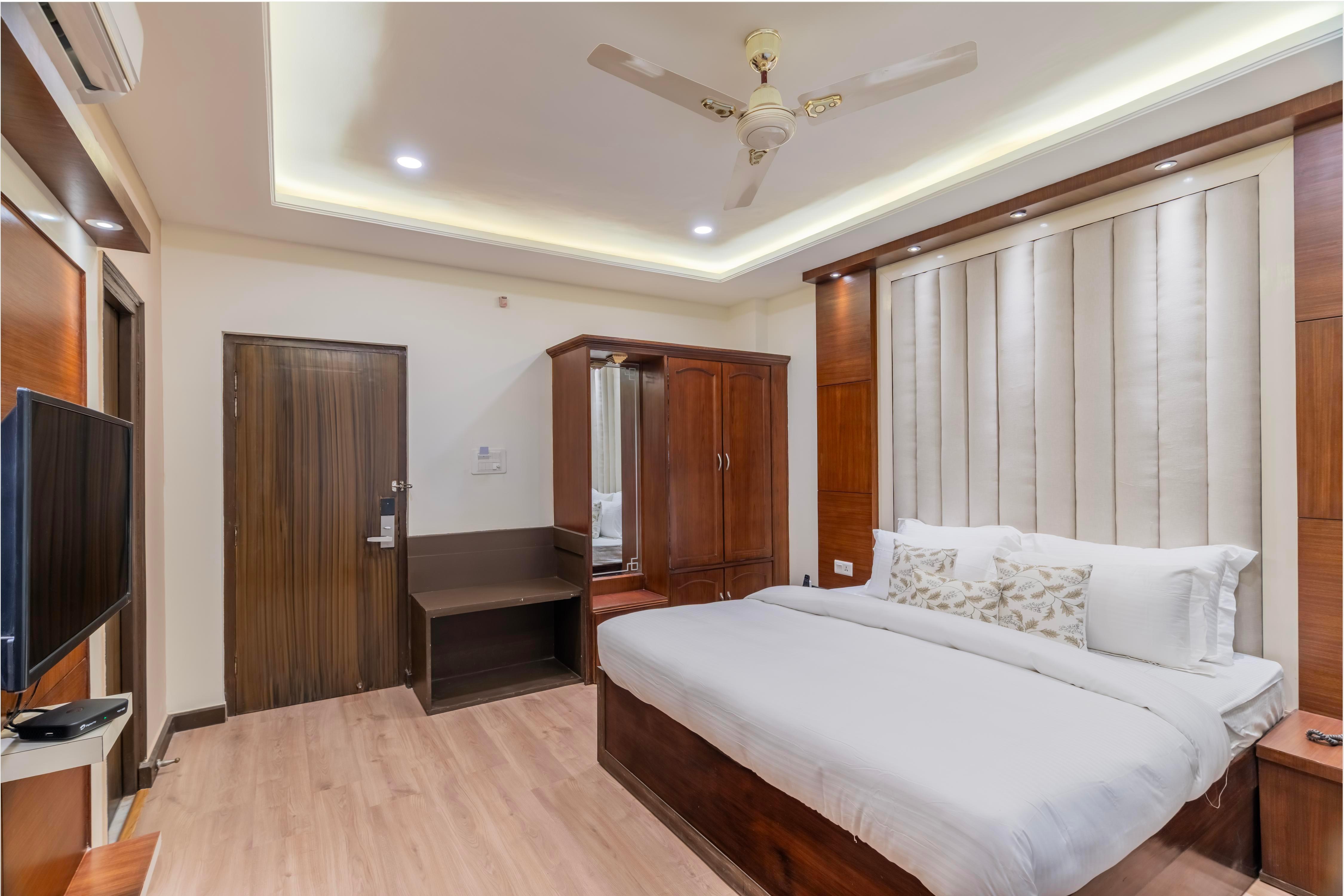 White Panda Hotels Karnika Resort - Tap to explore photos