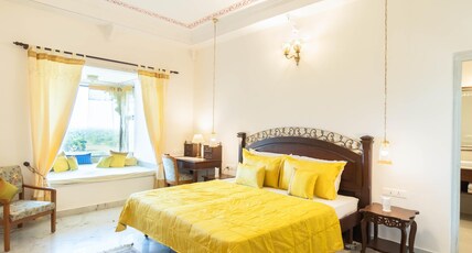 Sardargarh Heritage Hotel Room Type - Royal Suite Lake View