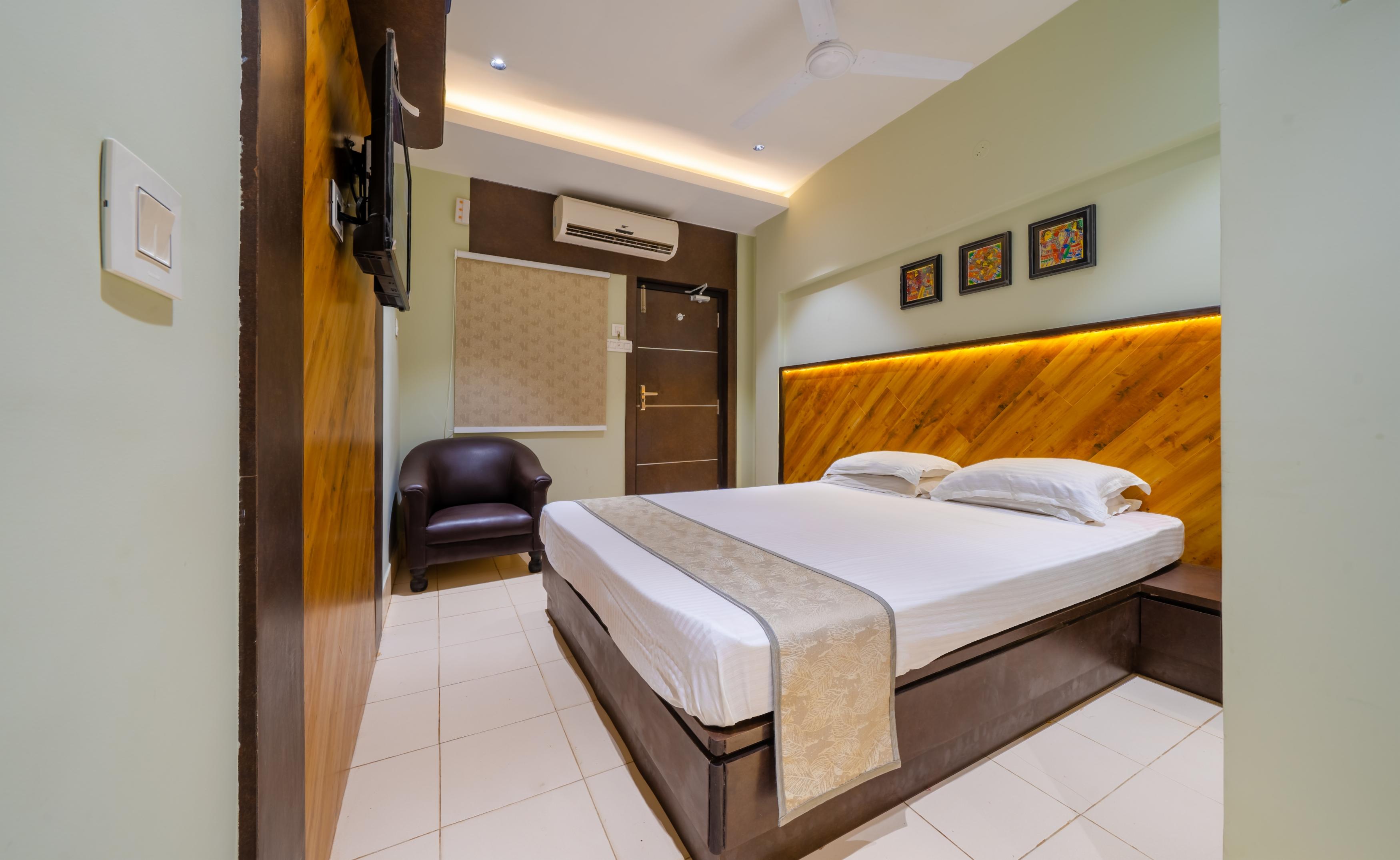 Hotel Dolphin Puri - 180 mtrs from Beach Room Type - AC Deluxe Room