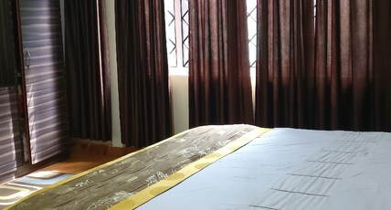 White Conch Residency (350 Meters from MG Marg) Room Type - Super Deluxe Double Room with Work Desk White Conch Residency (350 Meters from MG Marg) Room Type - Super Deluxe Double Room with Work Desk