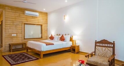 Hotel Golden Haveli Room Type - Heritage Suite Room with BathTub