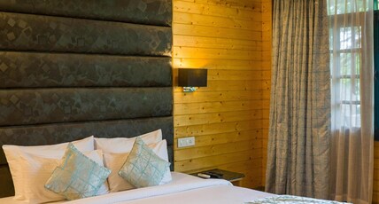Winnies Holiday Resort & Spa Room Type - Premium AC Room with Jacuzzi Pooldeck Facing Winnies Holiday Resort & Spa Room Type - Premium AC Room with Jacuzzi Pooldeck Facing