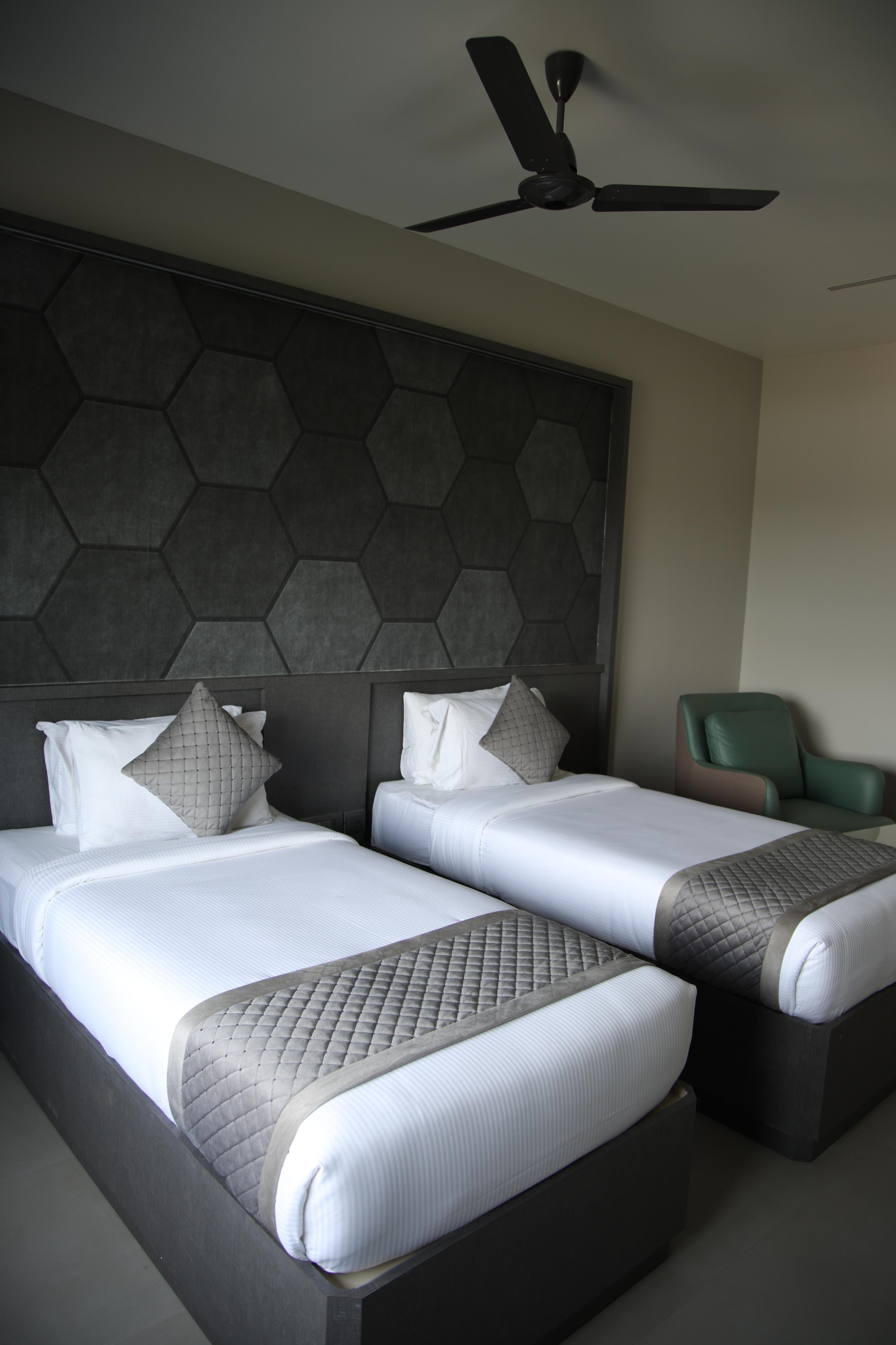 Hotel Rathna Residency - Tap to explore photos