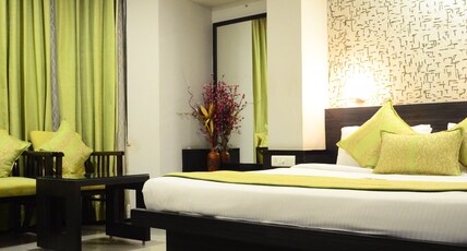 Hotel Green Horizon Room Type - Premium Room King Bed with Work Desk