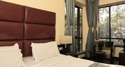 Hotel Metropole Room Type - Executive Room King Bed with Free Wifi