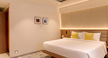 Regenta Place CG road Room Type - Deluxe King Room