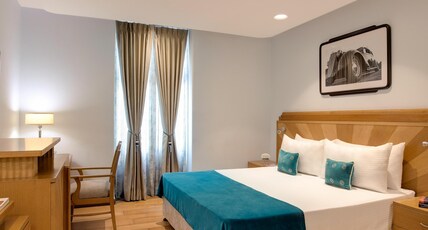 Ambassador, New Delhi - IHCL SeleQtions Room Type - Deluxe Room Double Bed Ambassador, New Delhi - IHCL SeleQtions Room Type - Deluxe Room Double Bed