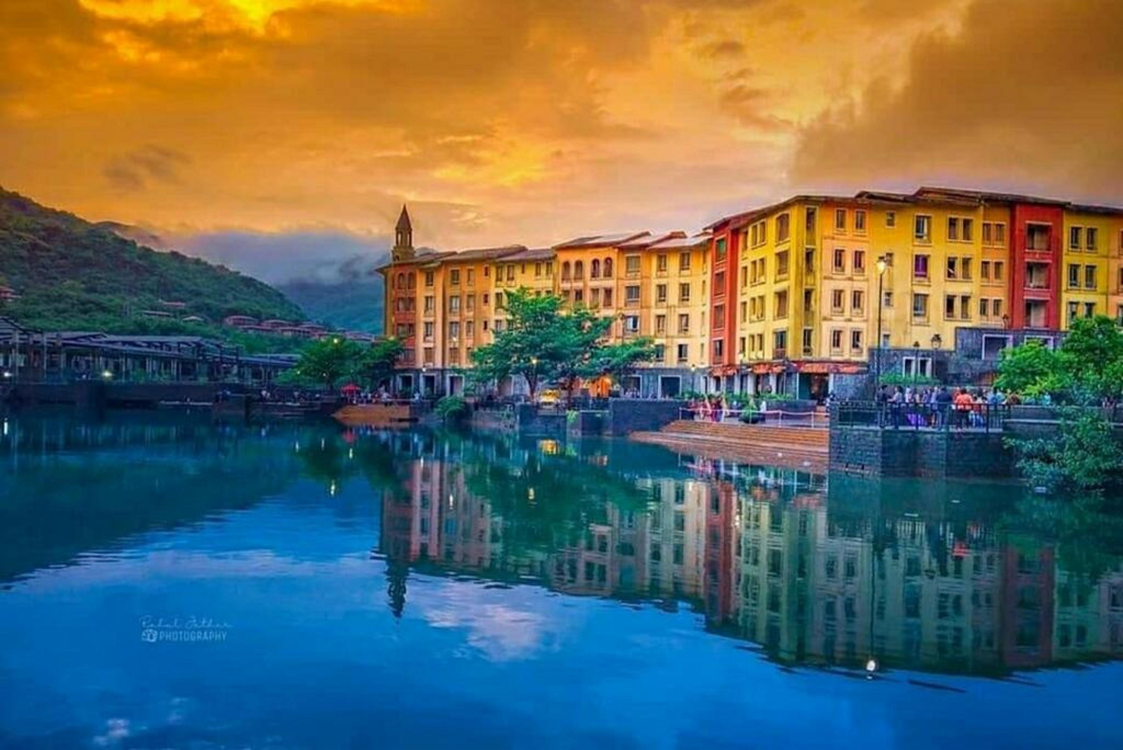 The Waterfront Shaw Room Type - Studio Mountain Facing Room