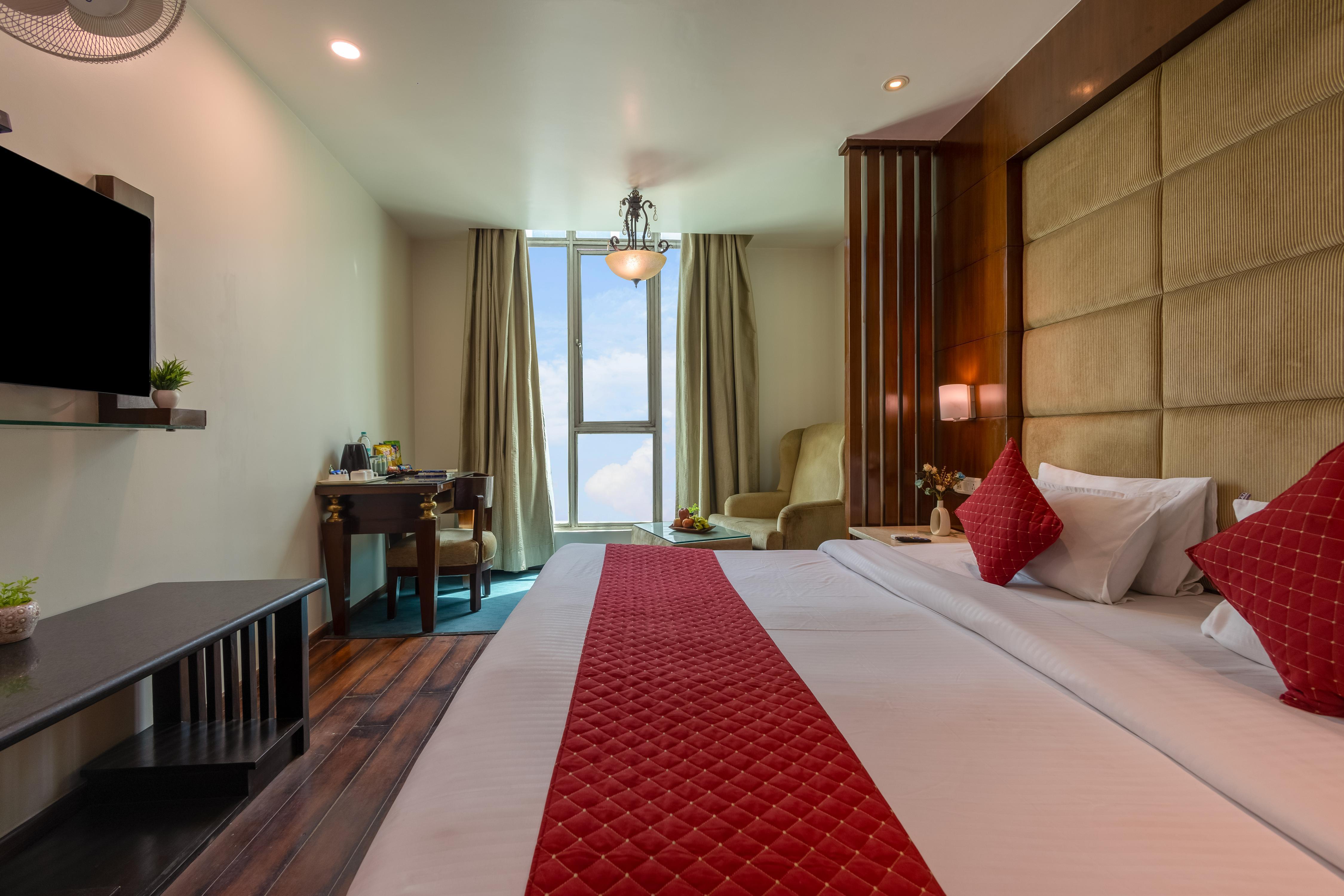 Hotel Aura @ 5 min from New Delhi Railway Station and Connaught Place - Tap to explore photos