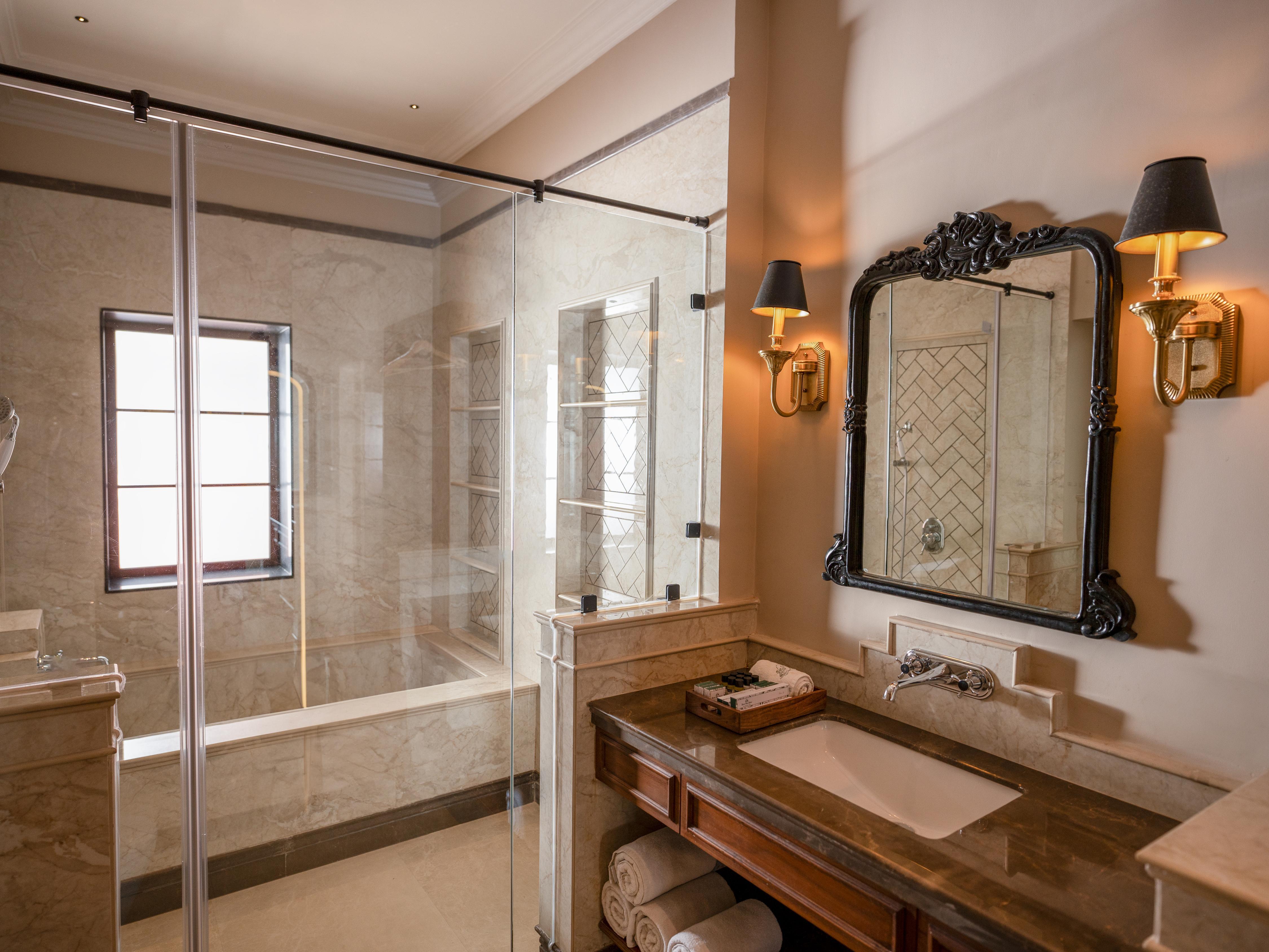 Panna Vilas - A Lake Facing Boutique Hotel Room Type - Imperial Heritage Bathtub Room