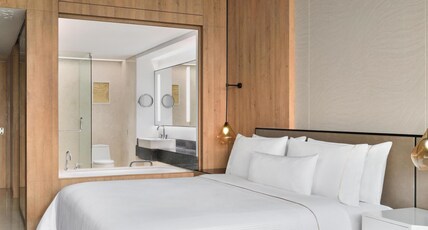 The Westin Mumbai Powai Lake Room Type - Deluxe Room 1 King Hill View with Bathtub The Westin Mumbai Powai Lake Room Type - Deluxe Room 1 King Hill View with Bathtub