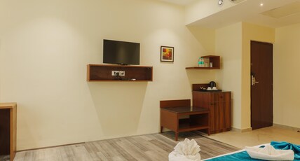 The Platinum Business Hotel Room Type - Deluxe Room