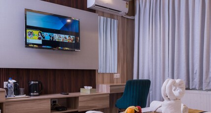 Hotel Abshar Room Type - Premium Deluxe Room