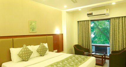 KOHINOOR EXECUTIVE Room Type - Deluxe Room - King or Twin Bed