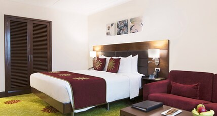Hilton Garden Inn New Delhi Saket Room Type - King Bed Premium Room