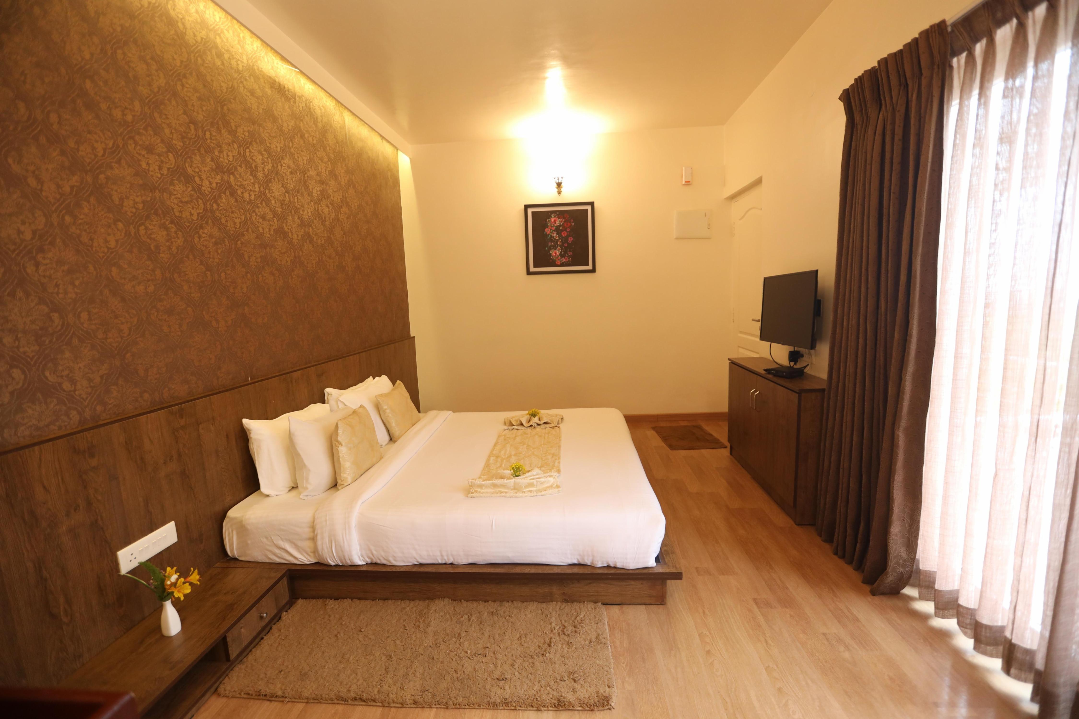 Delightz Inn Room Type - Premium Room Balcony with Mountain-View