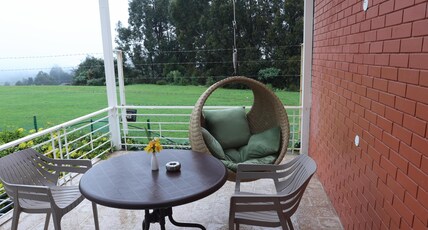 Delightz Inn Room Type - Exotic 1st Floor Swing Balcony with Mountain View Delightz Inn Room Type - Exotic 1st Floor Swing Balcony with Mountain View