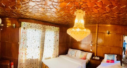 Dilshad Houseboats Room Type - Premium Deluxe Lake Facing Dilshad Houseboats Room Type - Premium Deluxe Lake Facing