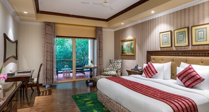 Mayfair Lagoon Room Type - Club King Room with Bathtub and Balcony