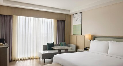 Courtyard by Marriott Hyderabad Room Type - Business Deluxe, King bed, Executive Lounge Access