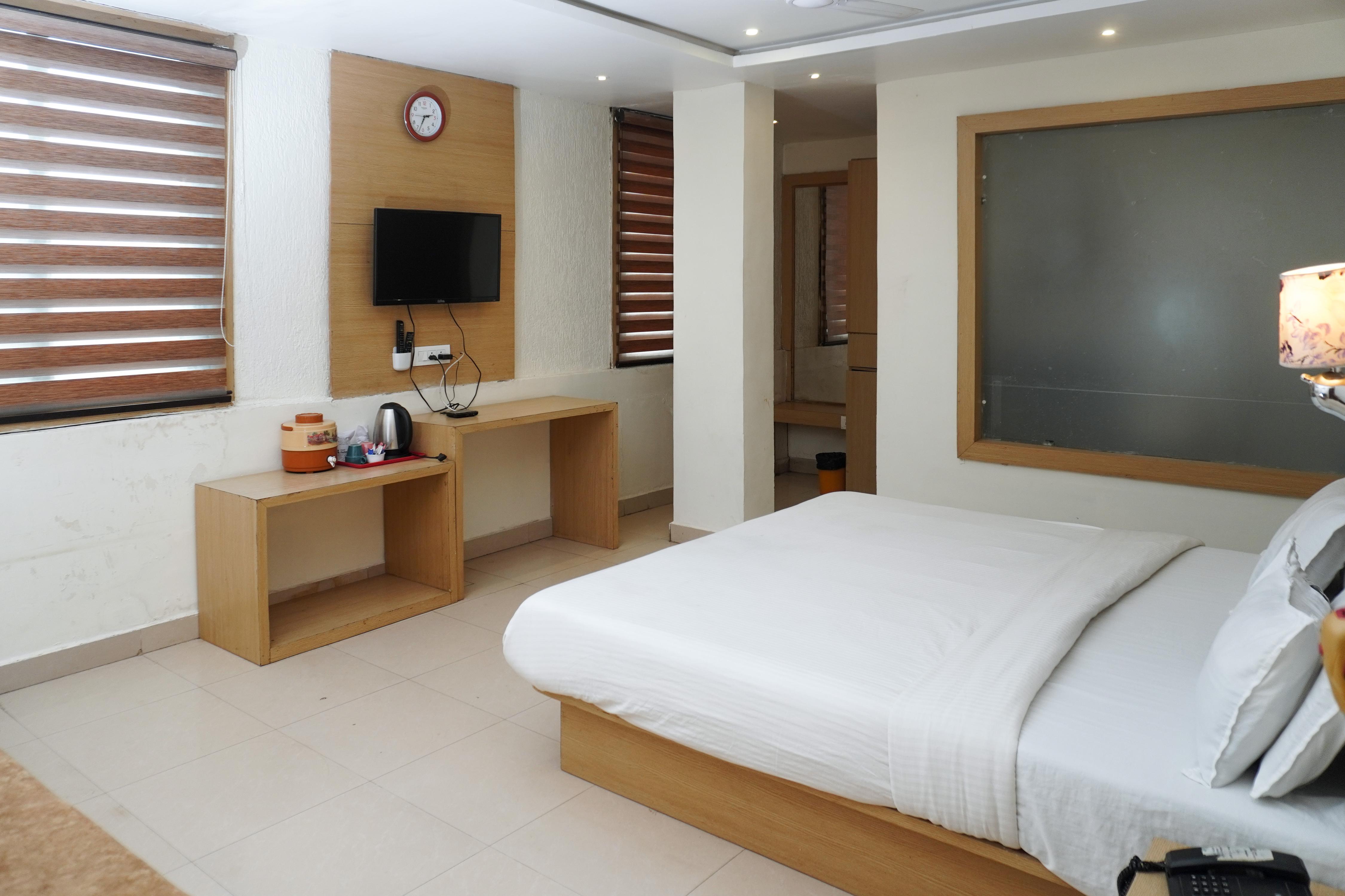 Hotel Pachmarhi Room Type - Deluxe Room